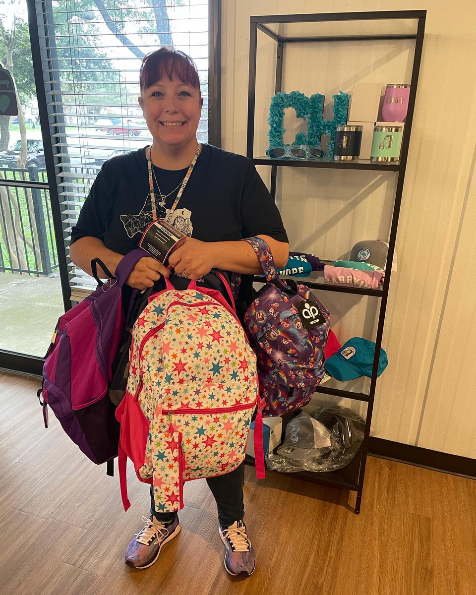 GSCTXcouncil's tweet photo. Girl Scouts love #volunteering! 💚🤝 In the spirit of giving, #GSCTX Girl Scout troops partner with organizations like @carryinghopeatx, @austinhumane, and @Austin_Allies to give back to their communities.  
✨ How are you giving back this season? ✨ https://t.co/DxnXJmu3Gf