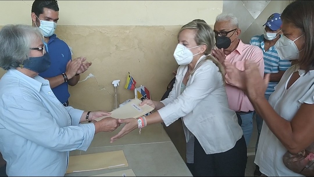 amandasaldivia's tweet photo. #24Noviembre Andreina Zerpa recibe credencial como concejala del #municipiomonagas #guarico @andrezerpa7 @jdrg77 @Guarico_Informa https://t.co/EPHhSEguvG