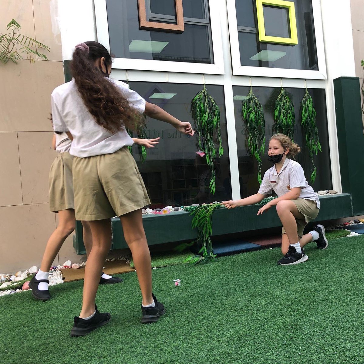 Year 6 green have been putting their acting skills to the test today during no pen no chrome book day. They have been performing silent movies on classic fairy tales. Can you guess which ones are being shown? 🧚🏼‍♂️ 
#VHPS #vhpsthelittlethings #smallschoolbigheart #NoPensDay