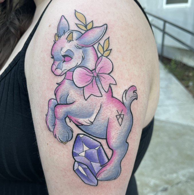I got a new tattoo last Saturday and I love her so much. ???? https://t.co/Fp1ZquaIeW