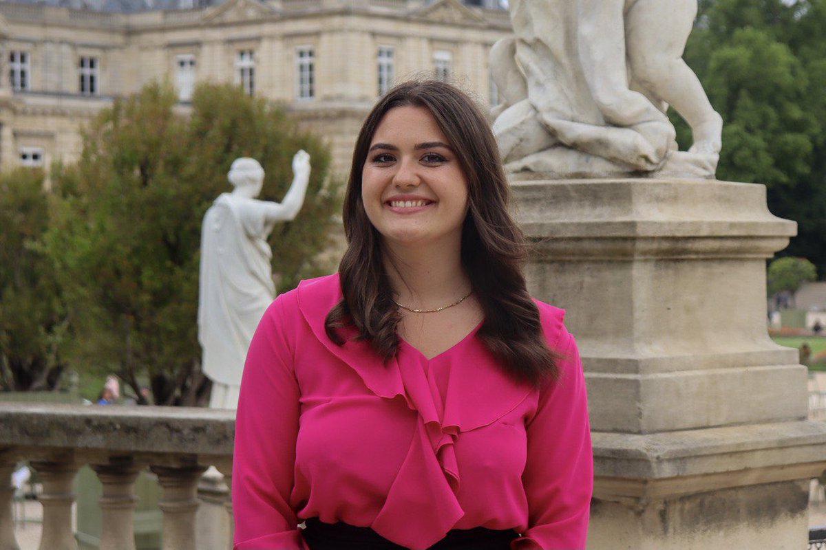 ObservEurope's tweet photo. 👉🏼 Pass’Politique t’emmène cette semaine #ÀLaRencontreDe Louna Pierron, Fondatrice et Présidente de l’association “Engagement de Jeunesse”.

📲 : https://t.co/2ZJiDkrj1H https://t.co/K6K5CWjC3d