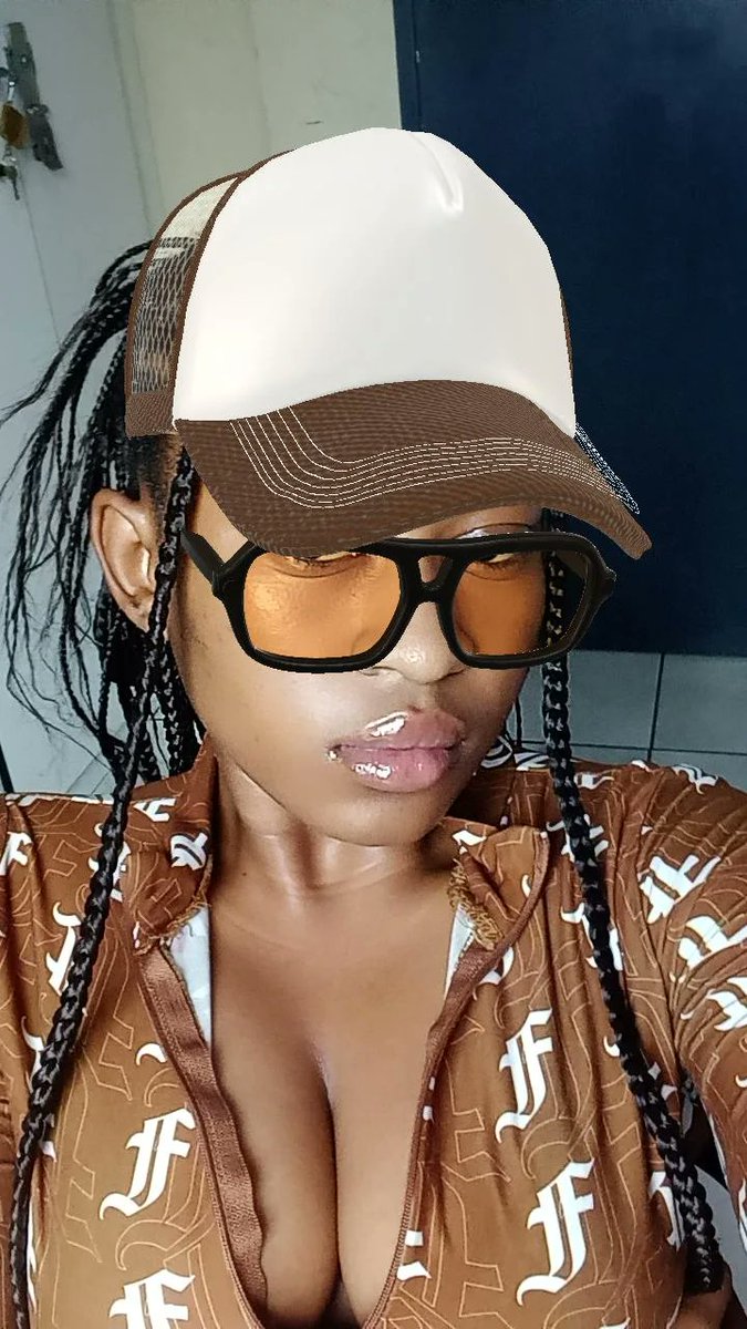 sambino_ye's tweet image. Crusty pic for yall as proof that I'm still alive just being fucked by exams