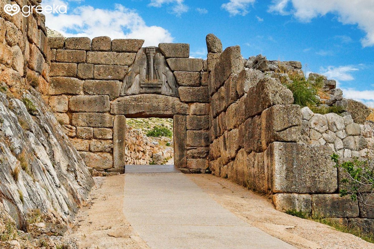 edengirlscov's tweet photo. 11.1 learnt about the term #cyclopean walls today 👷🏾‍♀️

The #Mycenaeans believed that the boulders were so large that no human could have possibly lifted them - so the walls must have been built by one-eyed #giants! 

#classics #ClassicsTwitter #classicalcivilisations https://t.co/LkqK2yRtUR