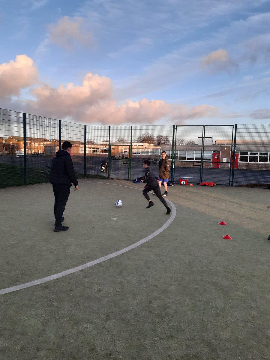 ActivePwick_SAC's tweet photo. @pwkacademy @PePrestwick Coaching Academy and Leadership students delivering P7 football ⚽️ sessions @KingcasePS #youngleaders #coaching #academy #volunteering https://t.co/Id0n7Ln4iQ