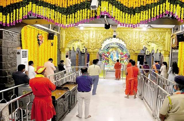 punjabkesari's tweet photo. महाराष्ट्र : शिरडी मंदिर को ‘प्रसादालय'' खोलने, प्रसाद बांटने की अनुमति मिली
https://t.co/fuBFVnwmdo
#Maharashtra #ShirdiTemple #Prasadalaya #opening #Prasad #SaibabaSansthanTrust #TempleComplex https://t.co/QMzC3Dvc8T