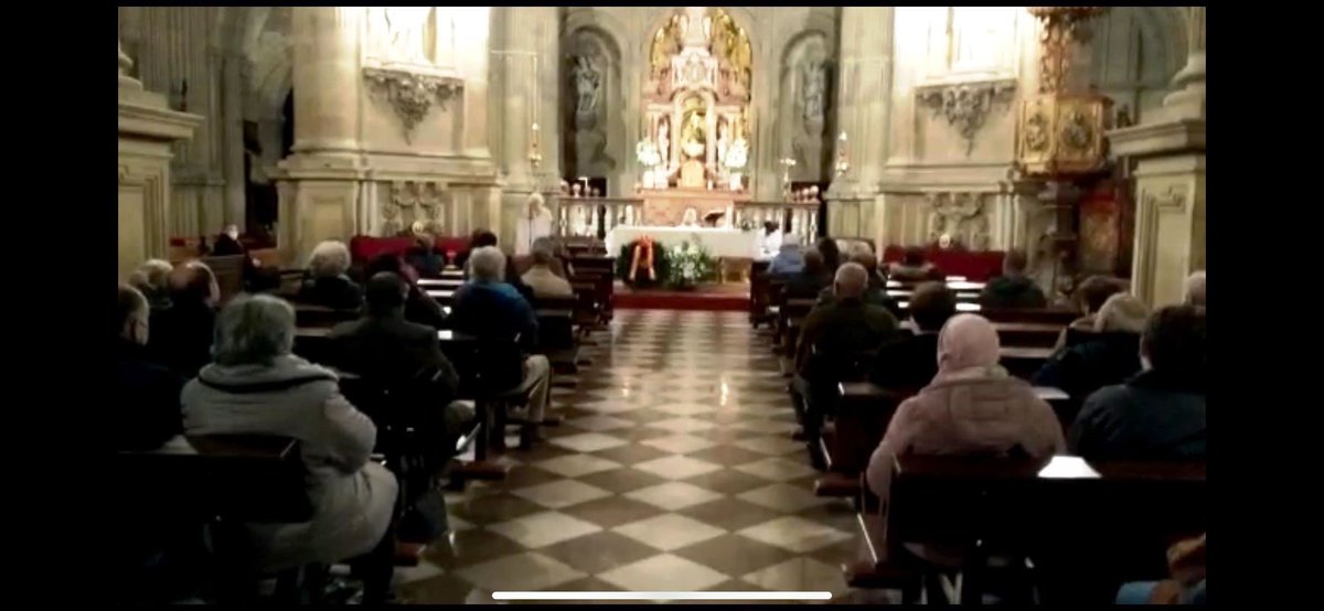 ‼️Pues hemos encontrado las fotos de <a href="/pablocasado_/">Pablo Casado Blanco</a> asistiendo a la misa en honor a Franco en Granada.