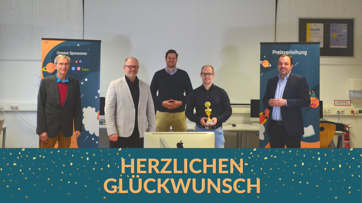 Die Reise geht weiter… Nun haben wir unsere zweite Station erreicht nämlich Kassel! Hier haben die beiden Lehrkräfte Norman Seeliger und Florian Bagus mit dem Konzept “smartPAPER” den  Visionspreis in der Kategorie Berufschule gewonnen.
Herzlichen Glückwunsch‼️🏆🎊🎉