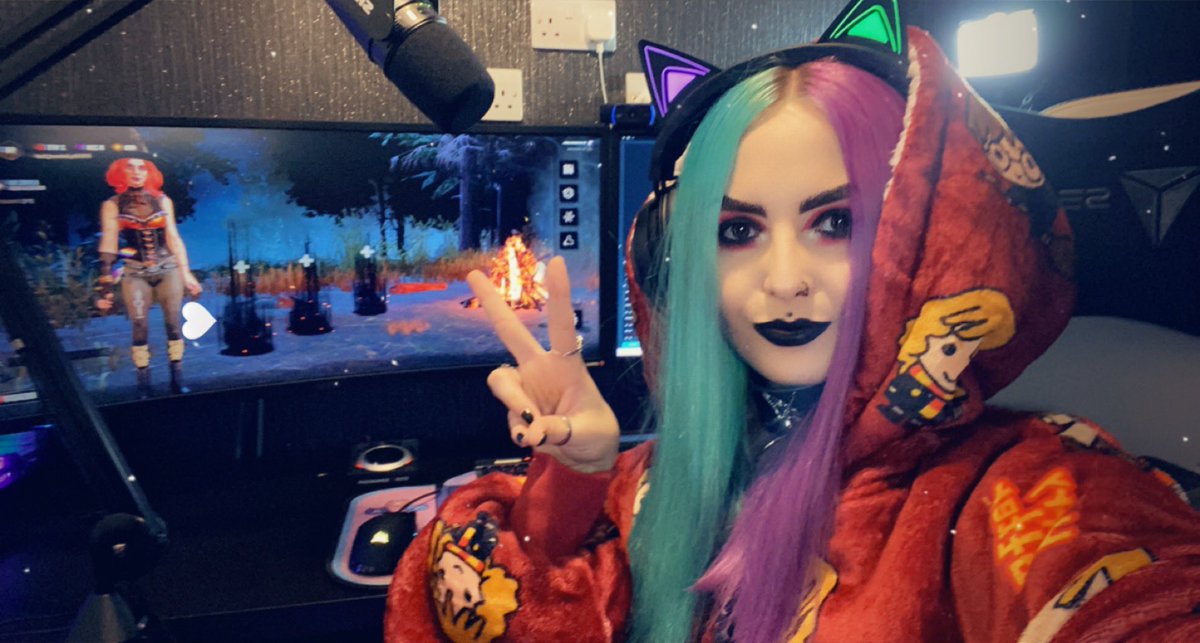 𝓐𝓶𝓫𝓮𝓻 🕸✨ tweet media