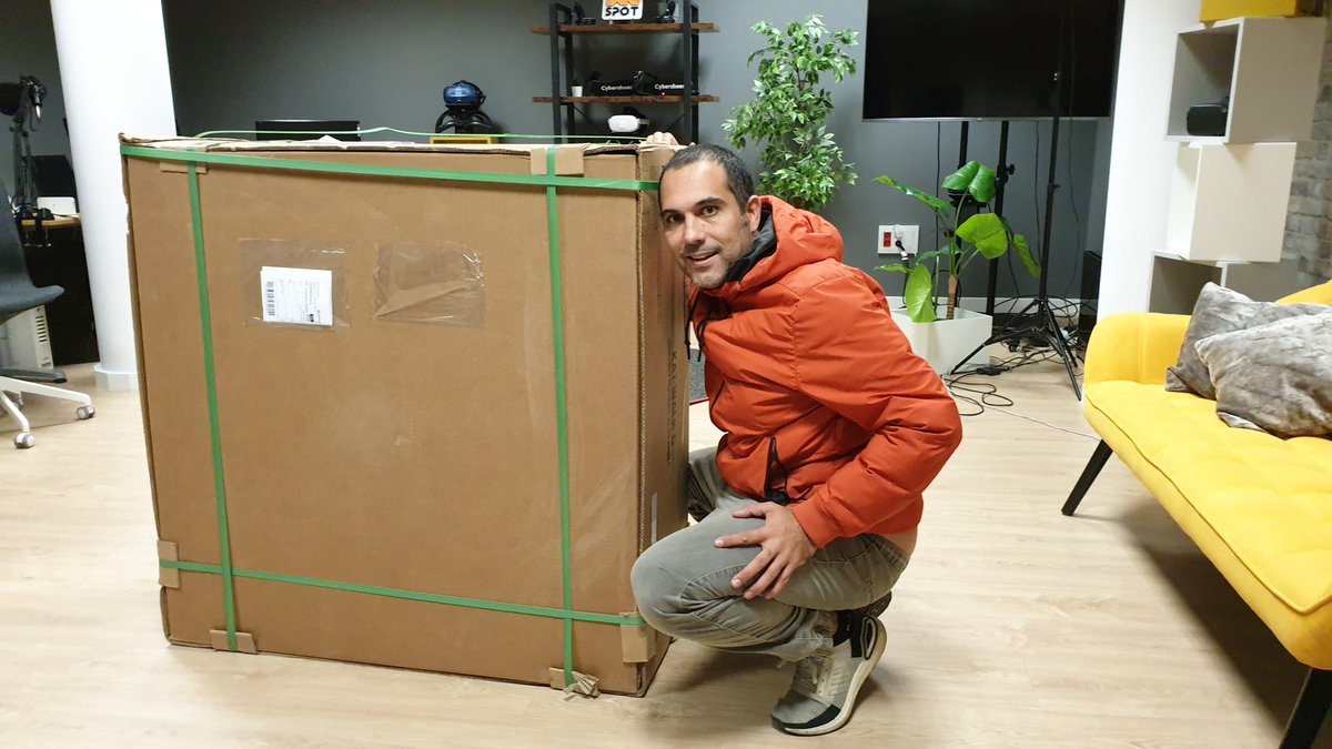 jugonvirtual's tweet photo. Preparando un de los unboxing más grandes (literalmente) que vamos a hacer en Distrito Metaverso ( @distritoXR ) y que estará disponible en @XR_Spot

Estad atentos en las próximas semanas.
🤘😎🤘 https://t.co/Z3moMnwZar