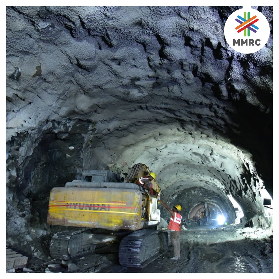 MumbaiMetro3's tweet photo. Dir. (Proj) MMRC @SubodhGupta_ and Dir. (Sys) @aa_bhatt visited the #Pkg1 &amp; #Pkg2 to review the work progress covering #Kalbadevi #Girgaon #HutatmaChowk and #CuffeParade stations https://t.co/EY6srtXfAX
