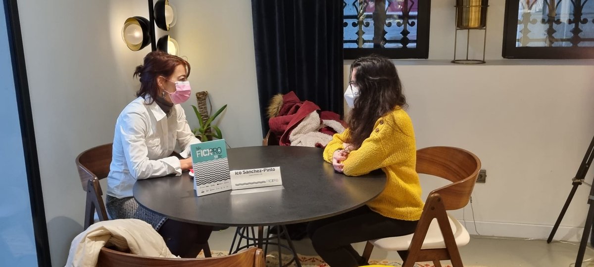 AsturiasFilm's tweet photo. 🔴 #FICXPRO 👉 Finaliza la 3ª jornada, que se ha desarrollado entre encuentros del #FICXPROLab y los jurados y expertos, y la ponencia del coordinador de @Labcinemateca Cortos, Jorge Rivero, y la distribuidora de @vitrinefilm_es, Silvia Cruz.
#MarexadaFICX #59FICX https://t.co/EkTX4wjLJS