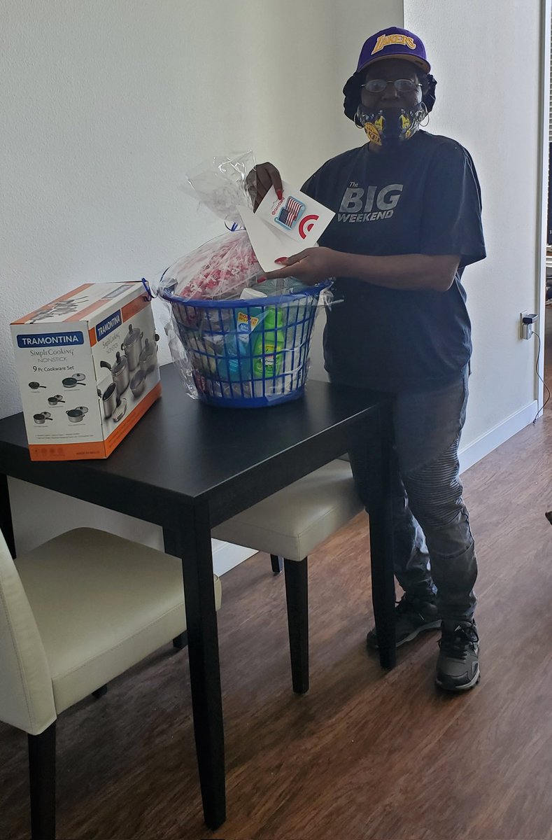 AMVETS_Welcome's tweet photo. Welcoming the Veterans to their new home with furnishings, basket π§Ί with bedding and towels, along with set of pots and pans from West Covina Elks Lodge. Thank you for your service πΊπΈ and welcome to your new Home π‘ #AMVETS #Veterans #WelcomeHomeProgram #HelpingVeterans https://t.co/VMj2Iz4WYV