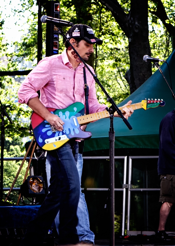 Brad Paisley on stage https://t.co/XRQmAL6QaE