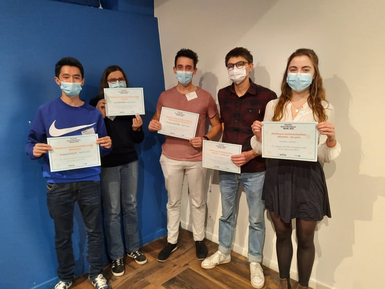 ReseauNACRe's tweet photo. Le moment le plus attendu par les jeunes chercheurs du Réseau : la remise des prix @ReseauNACRe / @FondationARC !

Félicitations à @T_Fiolet, L. Mervant, F. Lecetre, @ChazelasE &amp; C. Debras 👏👏👏👏👏
Ainsi qu'à tous ceux qui ont présenté leurs projets.
#JournéeNACRe21 #JJCNACRe21 https://t.co/N8SbRIMyIp