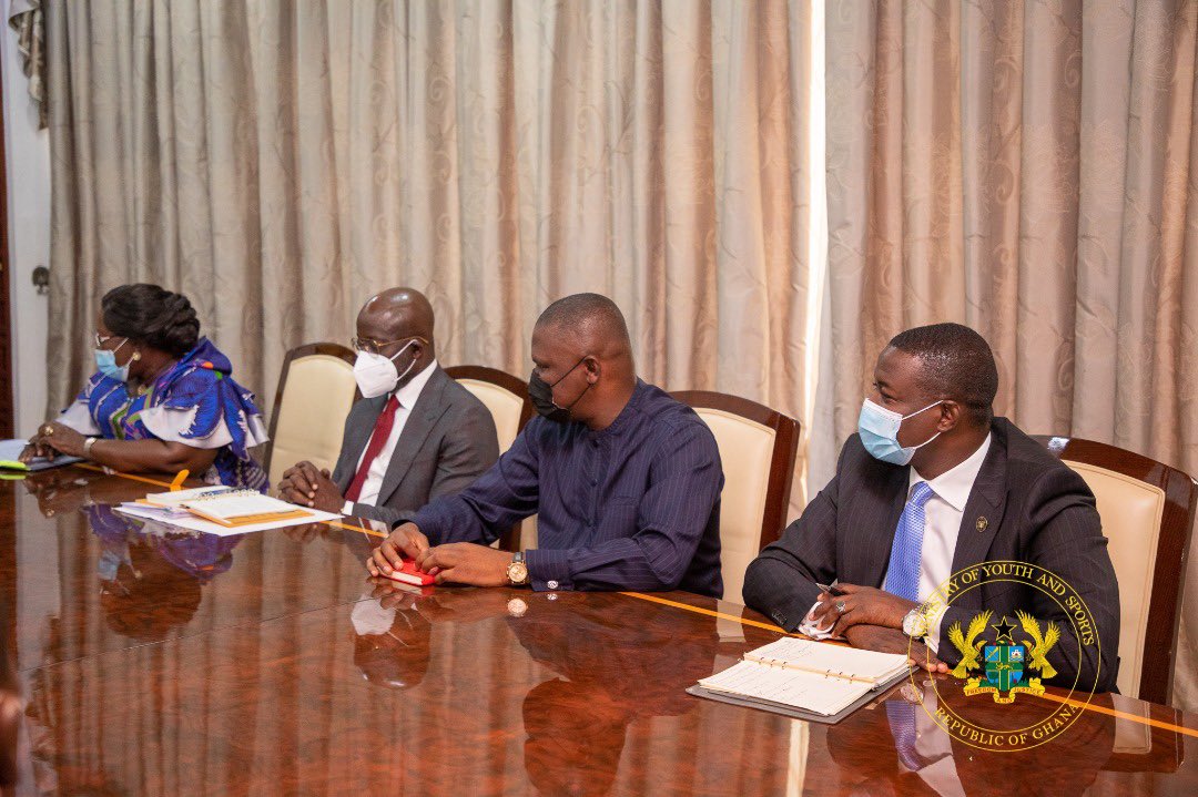 ussif_mustapha's tweet photo. Yesterday, I led @HeartsOfOakGH to pay a courtesy call on President @NAkufoAddo at the Jubilee House. The president announced a GHC1 million support from government to the double champions to boost their morale as they commence their CAF Confederations Cup campaign this weekend. https://t.co/YnjFMfMTfg