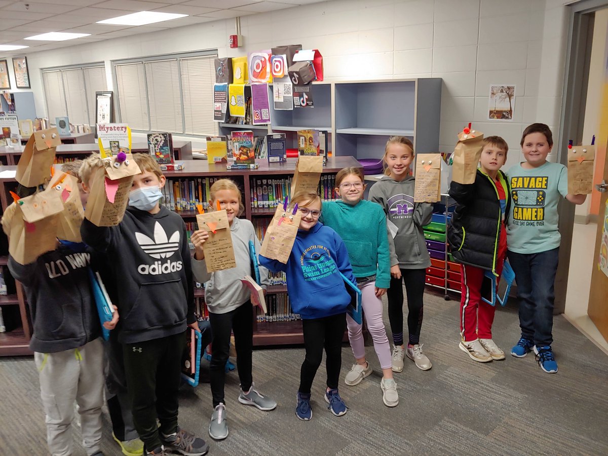 There were lots of wild turkeys in the @cljonesms library this week! We made a craft too! Students practiced their #search and #research skills to find delicious thanksgiving recipes to write on their take home turkeys. Great job 4th and 5th grades!