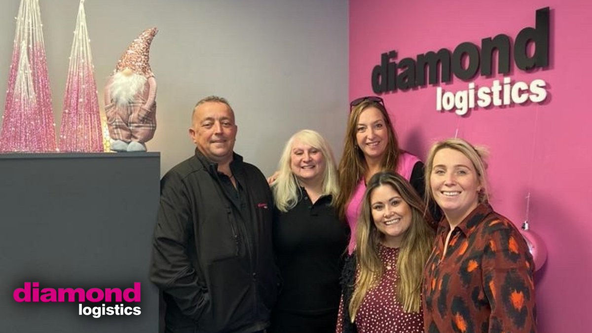 diamonddeliver's tweet photo. @diamonddeliver's Founder & CEO Kate Lester visited the Diamond Mid Wales team this week as part of her Diamond Network tour around the country, checking out their expansive new service 39,000sqft service centre in Powys, Wales. #diamondlogistics #jointhediamondnetwork #logistics https://t.co/zyCBXR5wjA