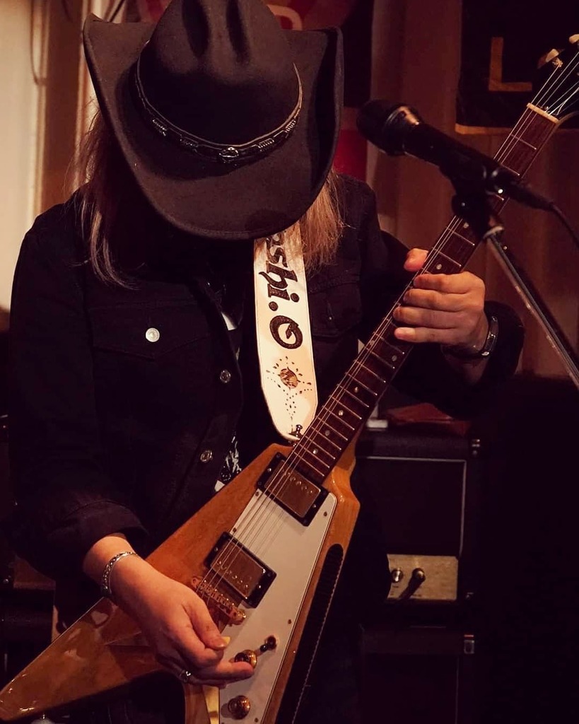 WildGuitarman's tweet image. 4 years ago... #tbt🔙 
Photo by Junko Iwasaki 📷️

#guitarist #gigshot #flyingv #gibsonreplica #kidsguitar #tsuyoshio #throwbackphoto instagr.am/p/CWqszehBnws/