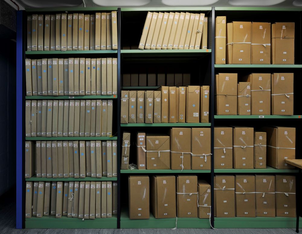UKNatArcSector's tweet photo. So many records to explore! 🗃️
Where are you heading first? 🏃
#ExploreYourArchive #ArchiveShelfie https://t.co/8vZkPAnXj3