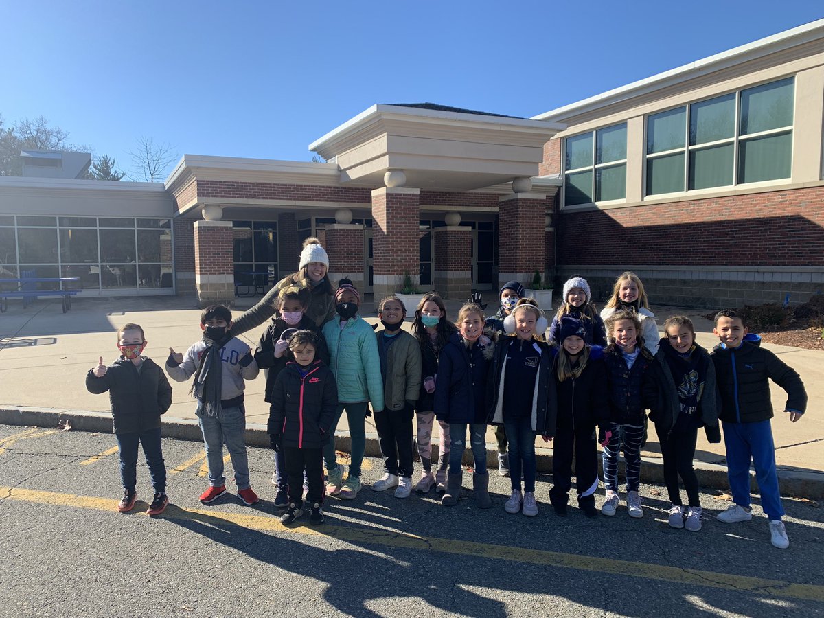 mrsdrouin4's tweet photo. Happy Thanksgiving from 2D! @superkvogel @MrsWyland_HHS https://t.co/cjpScna55b