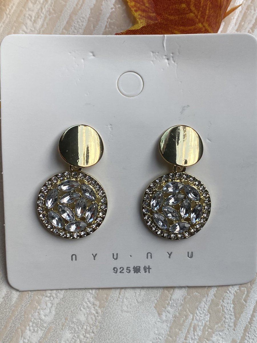 Earrings available for sell at UGX 15,000/= only. 🪄☎️ or Dm or whatsapp us on 0782864715 for deliveries. #jewellery #earrings #earringsoftheday #instagood #adorniseU #accessories #earpiercing #fashion #fashionstyle #fashionista #uganda🇺🇬 #uga #onlineshopping