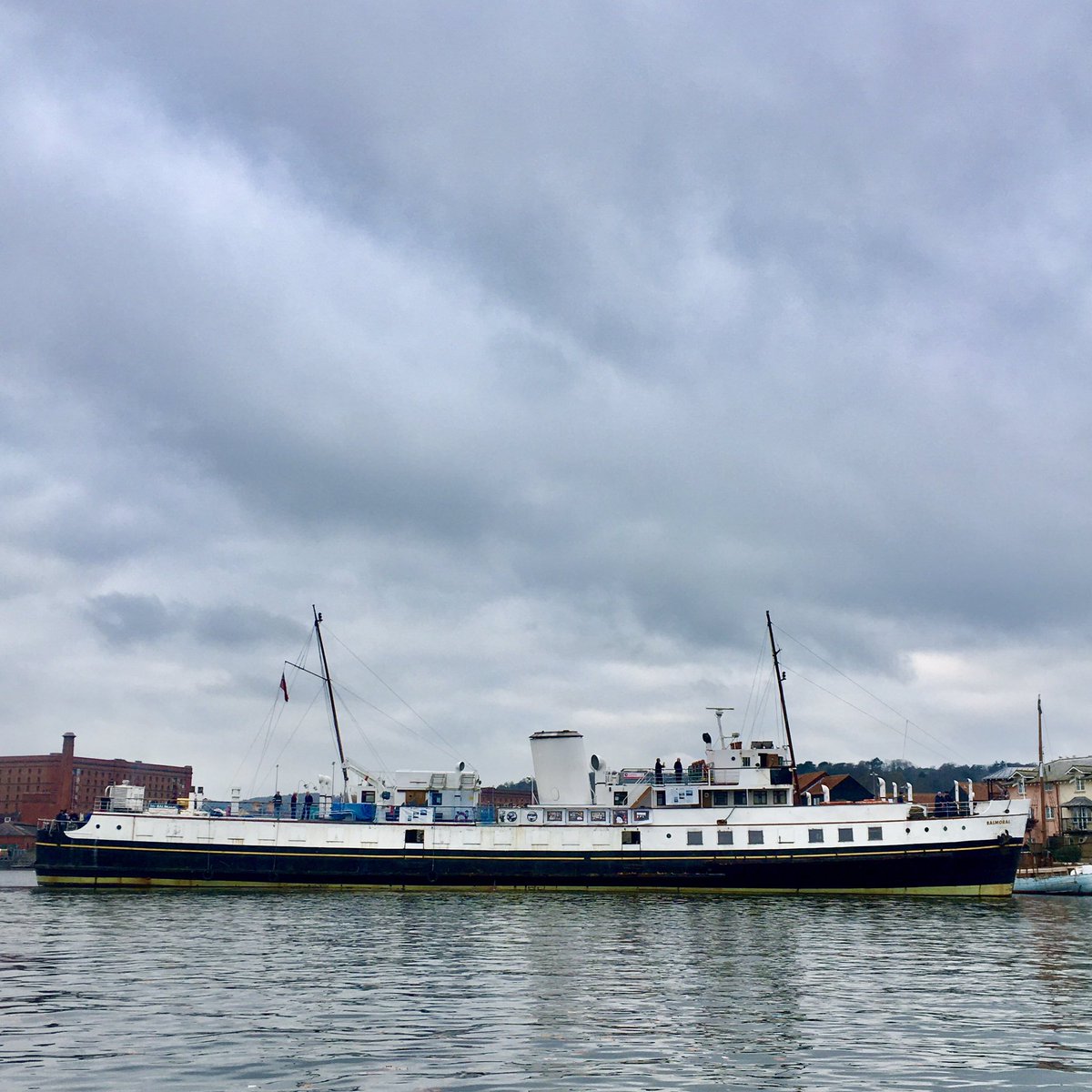 Perfect, calm weather for the @MVBalmoral move to @mshedbristol today. @bristolport @BristolPilots #lovebristolharbour #Balmoral #Mshed #VisitBristol #harbourhopes