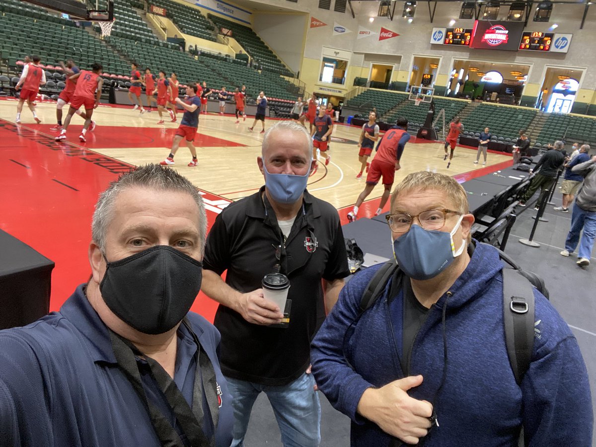chrisjfarrow's tweet photo. 15 years ago this week was the first #OldSpiceClassic. That was the very first #ownedandoperated @ESPNEvents hoops tourney. 

Jon Sciambi, Eric Swaringen &amp; myself all worked the 2006 event. 

We return this week for the 14th annual ESPN Event Invitational @wwos #CBB 🎥🏀 https://t.co/zTpAoiujcw