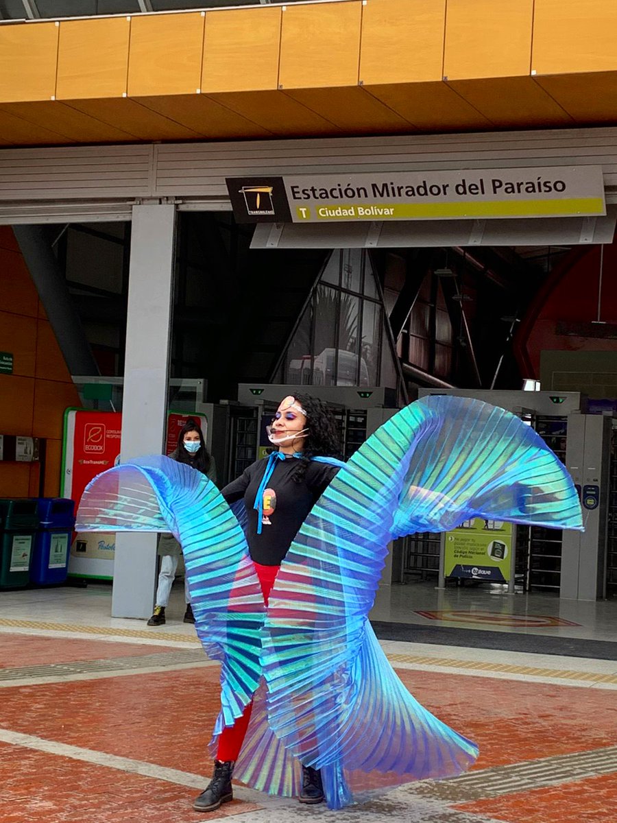 TransMilenio's tweet photo. Hoy desde #TransMiCable, en el marco de la Semana del Buen Trato, nuestro equipo de Gestión social y TransMiChiquis realizan actividades pedagógicas para promover el buen trato y respeto hacía los colaboradores del Sistema. https://t.co/ynj7RirqQC