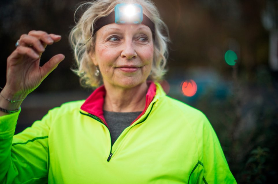 MultCoSO's tweet photo. Help drivers see you. Wear reflective clothing and lights while walking and biking during these long winter nights. https://t.co/171TauF9F3