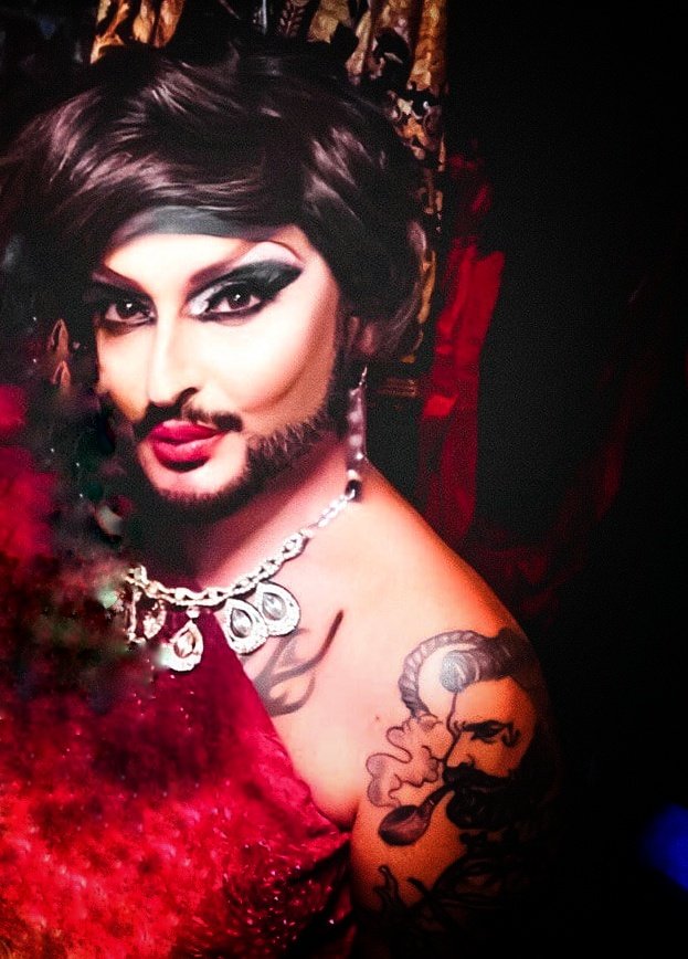 ChichiMontesa's tweet photo. «La elegancia es la única belleza que nunca se desvanece.» – Audrey Hepburn
.
#gay #beardeddrag #dragqueen #gayalicante #showdragqueen #DragRaceItalia https://t.co/cYl2PrAeoF