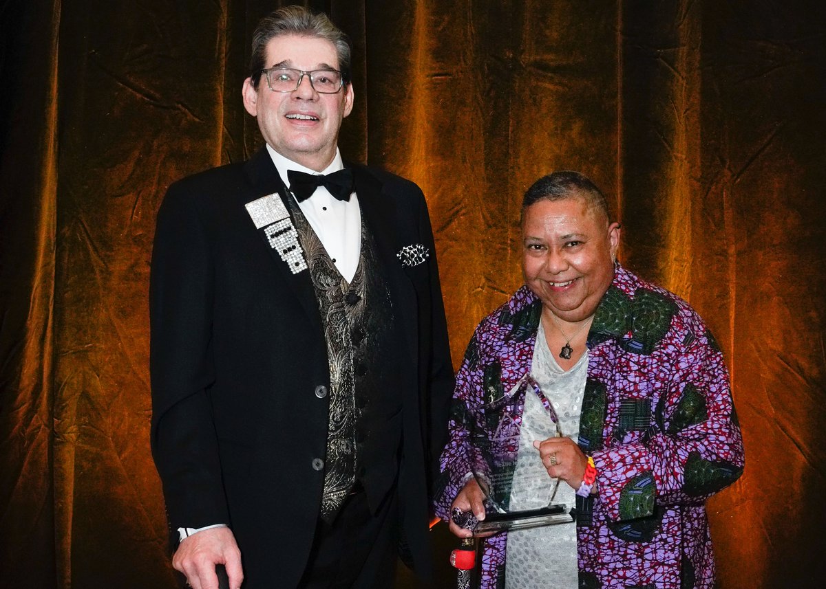 👏  We're pleased to announce this year's incredible Steinert &amp; Ferreiro Award winner, leZlie lee kam! 👏

For decades, leZlie has been fiercely committed to raising the proud and joyful visibility of 2SLGBTQIA+ seniors. 

Read more here: communityone.ca/toronto-based-…