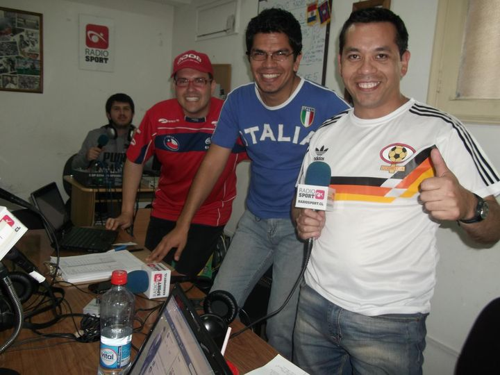 _Angelotti_'s tweet photo. Fuimos Jóvenes alguna vez 2012 en @RadioSportChile 
@coke_deportes  @soyclaudiobust https://t.co/3SBd4Y7TK8