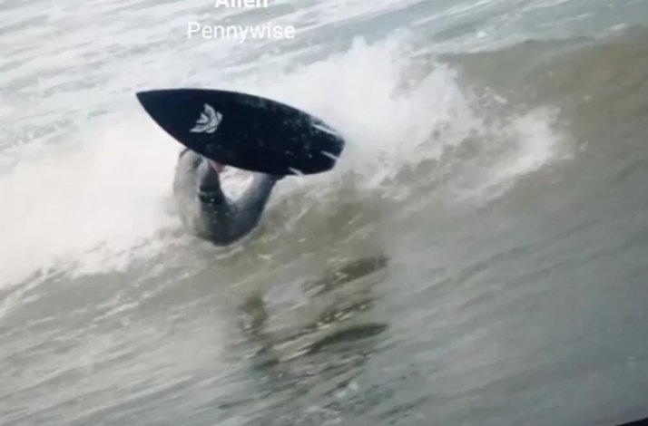 FerGGS25276's tweet photo. Like airs! Me encantan los aéreos!
#surflatino #surfpunk #PUNKS #punkrock #surfperu #adiction #surfer https://t.co/HYWLPrvfsp