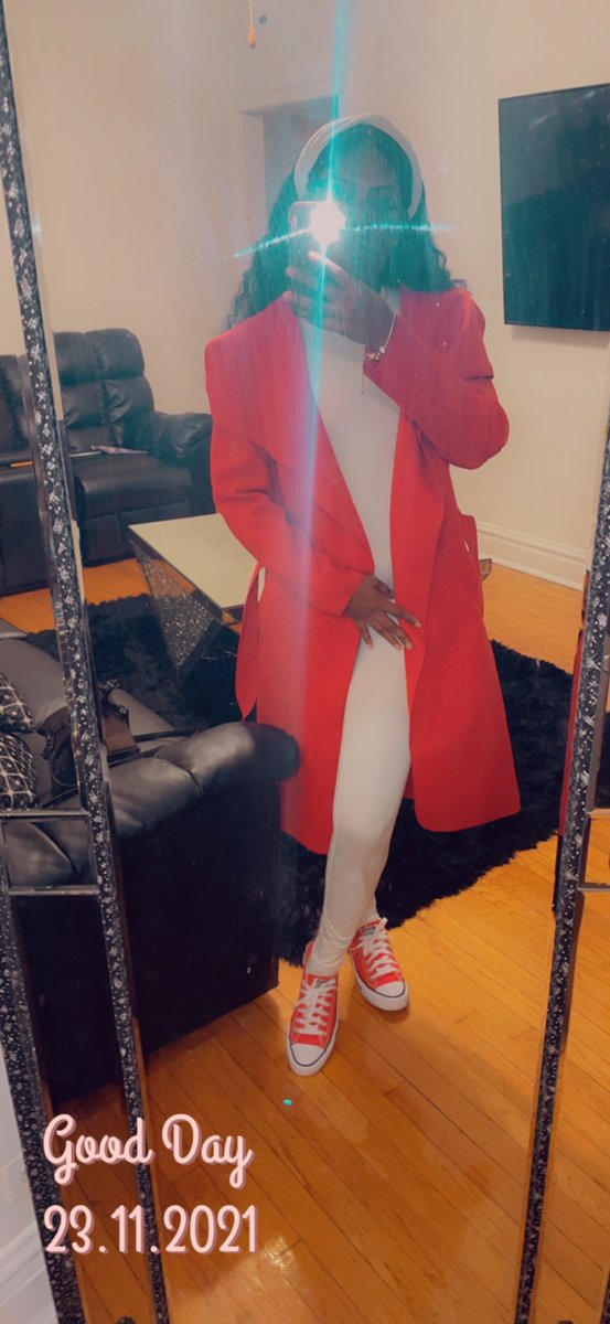 IAmMookGirl's tweet photo. ❤️🥶 https://t.co/KhtUKsCeOK