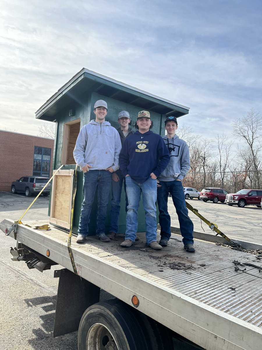 MrLeasure's tweet photo. Hunting Blind Number one complete and shipped out! Big shout out and thank you to Brookman’s for supporting McGuffey FFA!!!  Very Proud of these young men and cannot wait to see what the future holds for them. #mcgffa #takeagmech #huntingblind https://t.co/7sywocPUCW