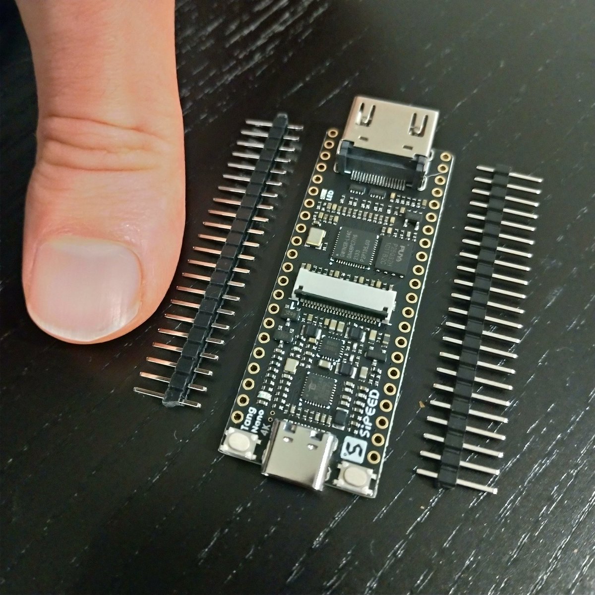 manelliandres's tweet photo. Smaller than expected, so cute. Looking forward to play with #LiteX and #nMigen π https://t.co/VyKgEXQLU5
