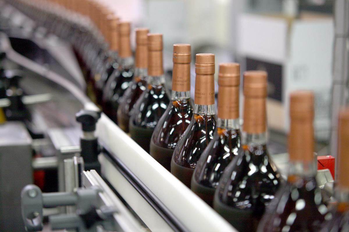 SO_Charente's tweet photo. Économie : le cognac à + 22,8 % à la fin octobre 2021 https://t.co/Ee68DybpoZ https://t.co/B6rH0IjIJ7