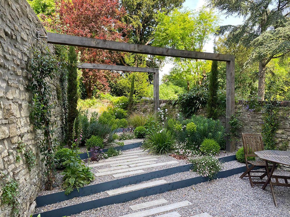 Thrifty designers
share wisdom pearls to transform
your garden cheaply

theenglishgarden.co.uk/expert-advice/…

#haiku #TEGku #garden #gardening