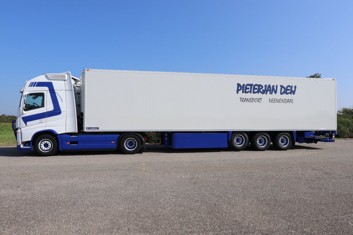 elenbaas_nl's tweet photo. Een prachtige Lamberet SR2 Greenliner. De volledige oplegger is naar wens en huisstijl van Pieterjan en Arjo opgebouwd. Kijk voor meer foto's van dit en andere projecten op https://t.co/Ntso5gxfee https://t.co/QdNZEfowog