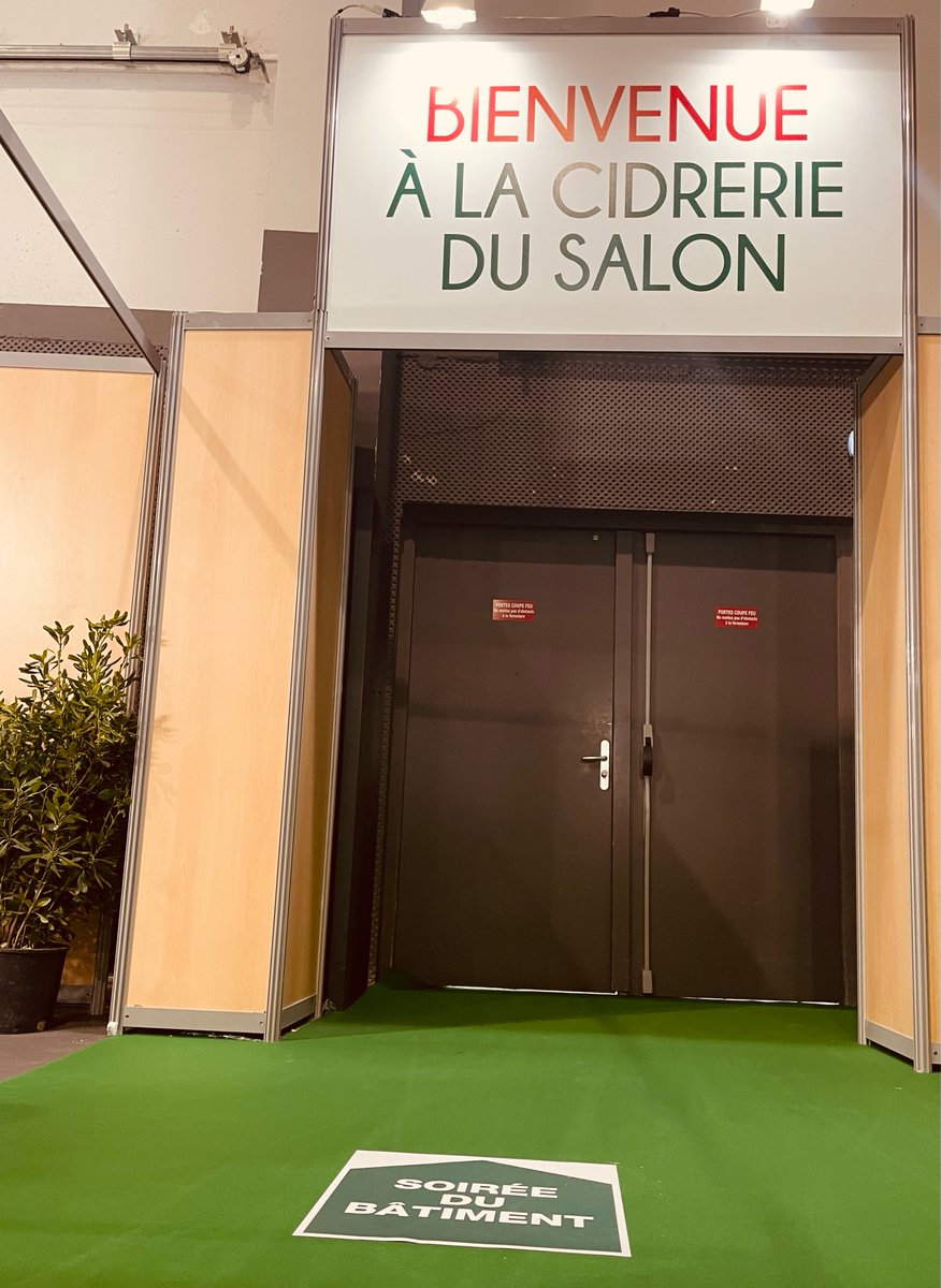 SalonInnobat's tweet photo. Qu’y a t-il donc derrière cette porte 😜 🍻 
Ce soir c’est nocturne jusqu’à 22h 😎 https://t.co/dRjloAy3xr