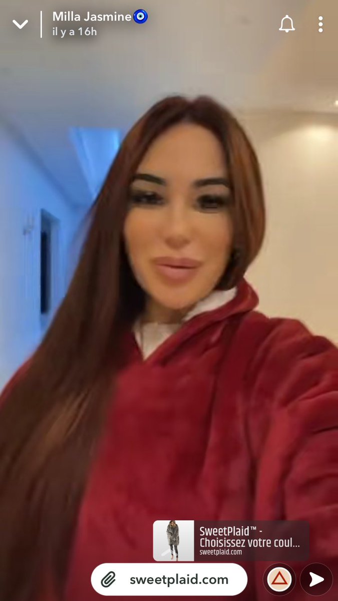 Ivaaa888's tweet photo. Le Gang des Arnaqueuses
Influenceuse ?? 
Aucune vraie marque s’intéresse à vous,obligée de vendre de la camelote Aliexpress à 119 € les   2 Plaid🤣🤣
#nabilla #millajasmine #maevaghennam #MagaliBerdah https://t.co/Xu0RwwSMI5