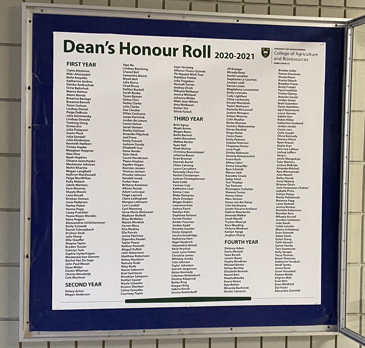 agbiousask's tweet photo. The 2020-21 Dean’s Honour Roll is up! 📝

Available online https://t.co/03QeuwcF42 and in the Ag Building across from room 2E10. Congrats students! 🎉 https://t.co/huuO4PkOBj