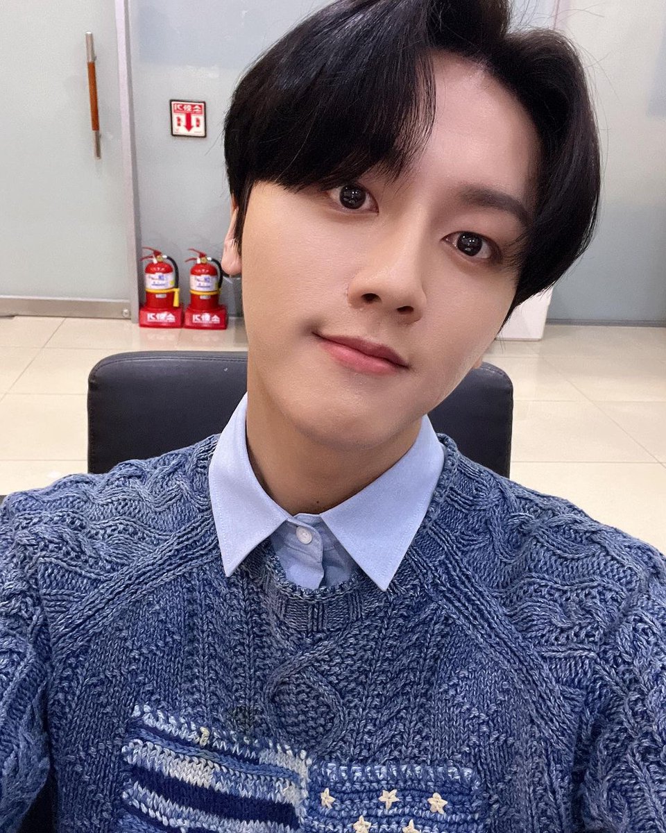 SF9__Unofficial's tweet photo. 211125 btob•kiss•the•radio Instagram post 

#SF9 #YOUNGBIN #HWIYOUNG #영빈 #휘영 #Trauma #트라우마 https://t.co/uYS5fTykP3