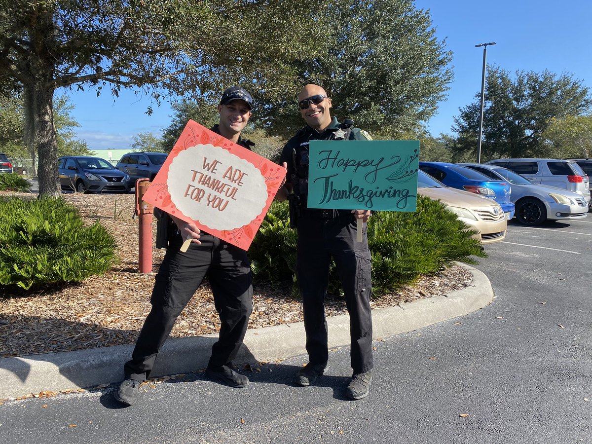 Our Thanksgiving Giveaway was a huge success! Thanks to <a href="/Publix/">Publix</a> @orlandosheriff <a href="/oclslibrary/">OCLS</a> <a href="/UCFTeacherEd/">UCF School of Teacher Education</a> <a href="/OrangeCoSheriff/">Orange County Sheriff's Office</a>  and @pinehillncf for donating treats bags for this event!