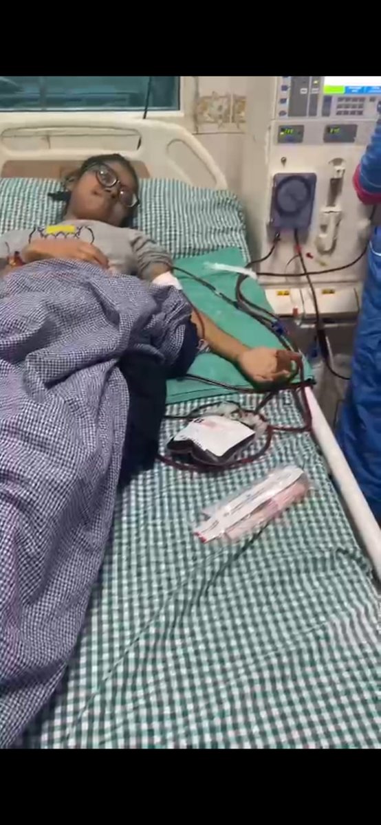 TheYogShanu's tweet photo. We are here to raise funds of nearly 30 lakhs "KIDNEY TRANSPLANT" of our friend "Sonali"  23 from "झांसी". Suffering from Chronic Kidney Infection for the past few months. She is receiving dialysis at "Shree Ji Hospital " @AnuraagJhansi @poonamsharma56 @Gauravj_iyc @UPGovt help🙏 https://t.co/Aify9pmjnU