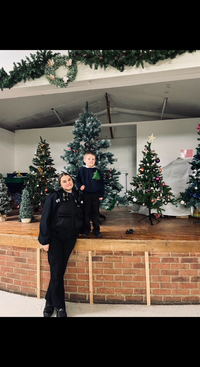 KentPoliceCbury's tweet photo. PCSO CASTLE has spent the afternoon 'decking the village hall' in #Adisham engaging with locals and getting in the Christmas spirit! 🌲🌲 #CommunityEngagement #KeepingCanterburySafe EC https://t.co/cOsU7tHnol