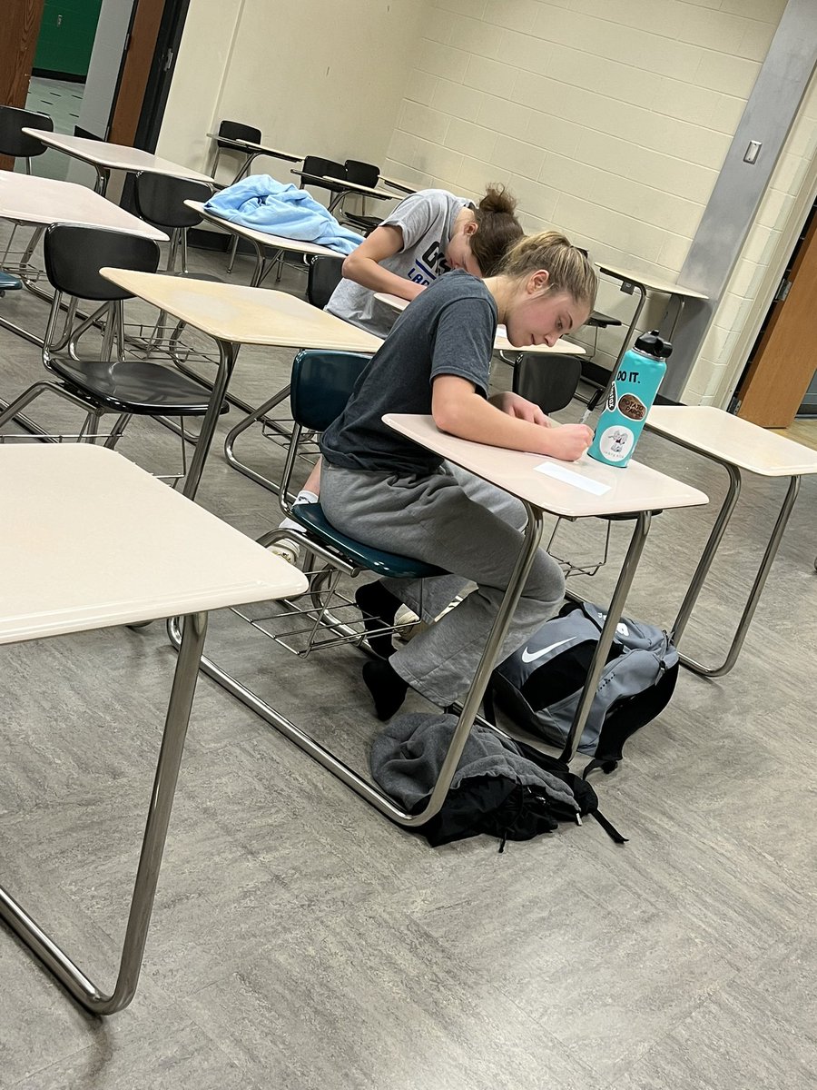 sciotoladyirish's tweet photo. After a good lift session and practice we slowed down to show gratefulness…Scioto/Davis teachers…some thank you notes coming your way 🥰 #thankateacher #begrateful #lifelessonsthrusports https://t.co/jYNj2PZFjF