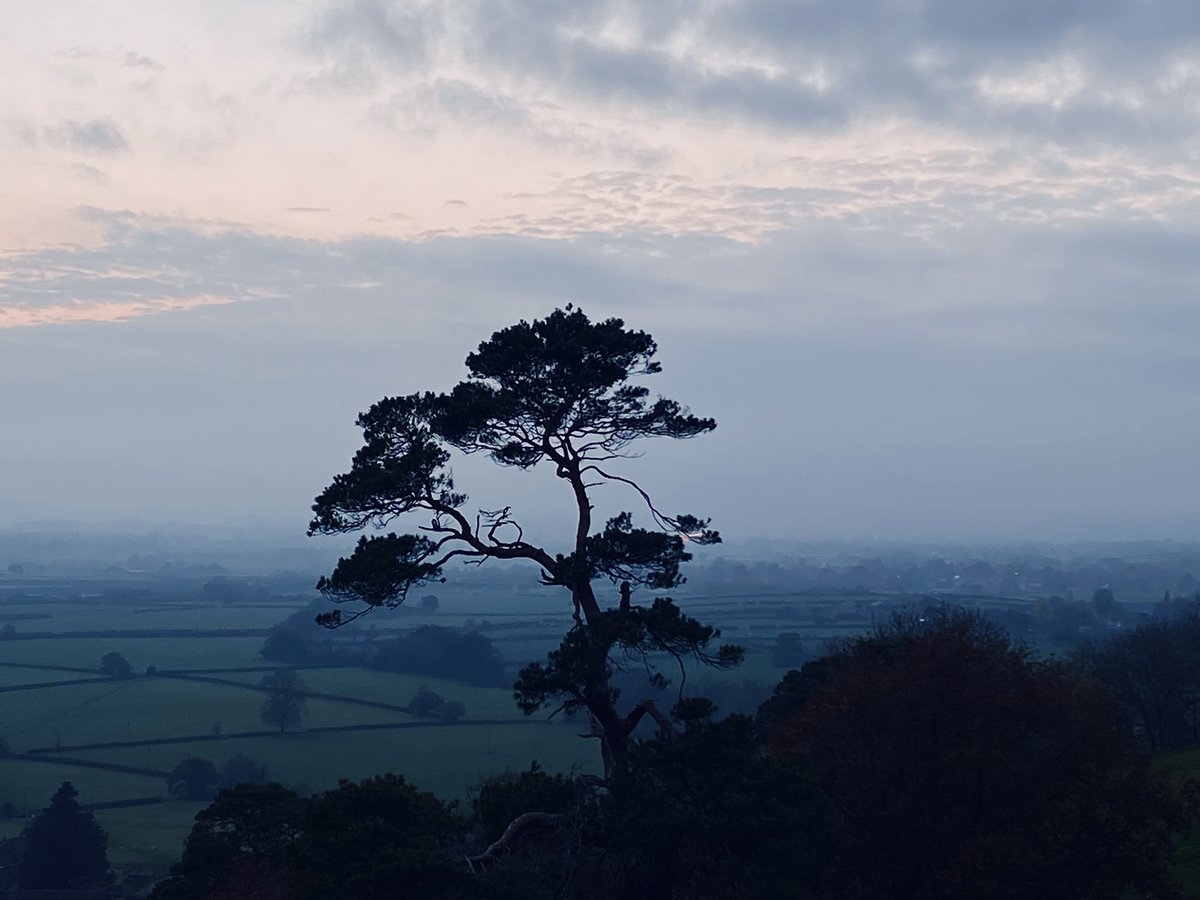 DeeKing3's tweet photo. Loving the cool tones of a November sundown https://t.co/ow1HLXc20i