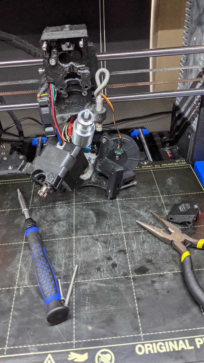 3D_Musketeers's tweet image. Been struggling with this #printfail recently, and to top it all off the time-lapse got messed up (kinda). Video later today! The normal Wednesday video will be tomorrow. Stay tuned! 

The #printfailfriday this week will be going over all this. Excited to share some findings!