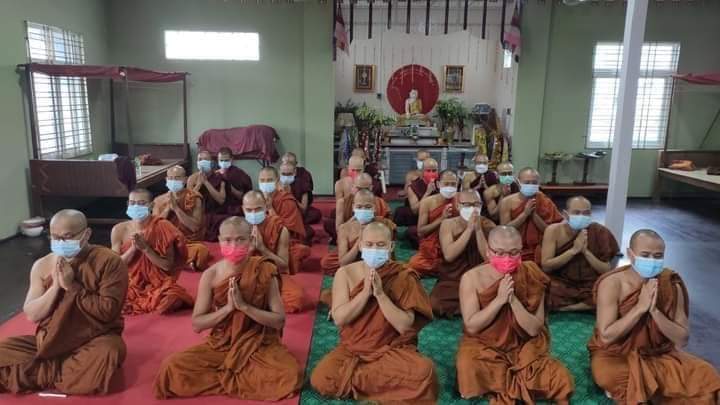 #Myanmar
Buddhist monks from MANDALAY Sangha Union  prayed in order  to be safe n peaceful for all the people and showed against dictatorship.
LEGALIZATION OF NUG
#Nov24Coup
#WhatsHappeningInMyanmar